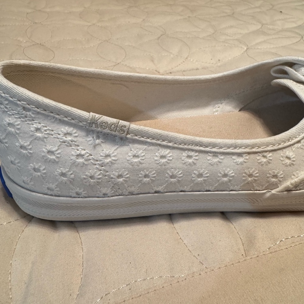 Keds Women's White Lace-Overlay Ballet Flats - Picture 4 of 7
